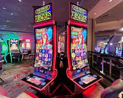 luckyplus Live Casino dealer streaming baccarat to a Filipino player's mobile phone